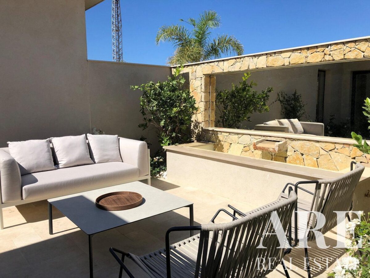 Villa 5 habitaciones en venta en Quinta de Faro, Algarve &bull; ARE02305