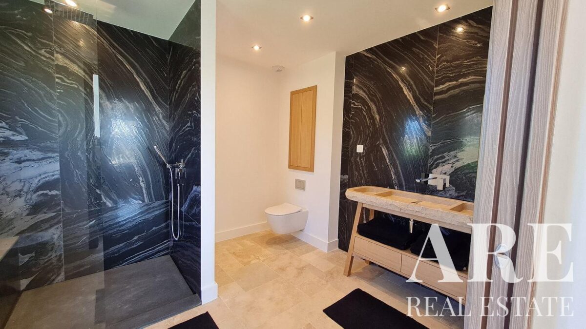 Villa 5 habitaciones en venta en Quinta de Faro, Algarve • ARE02303