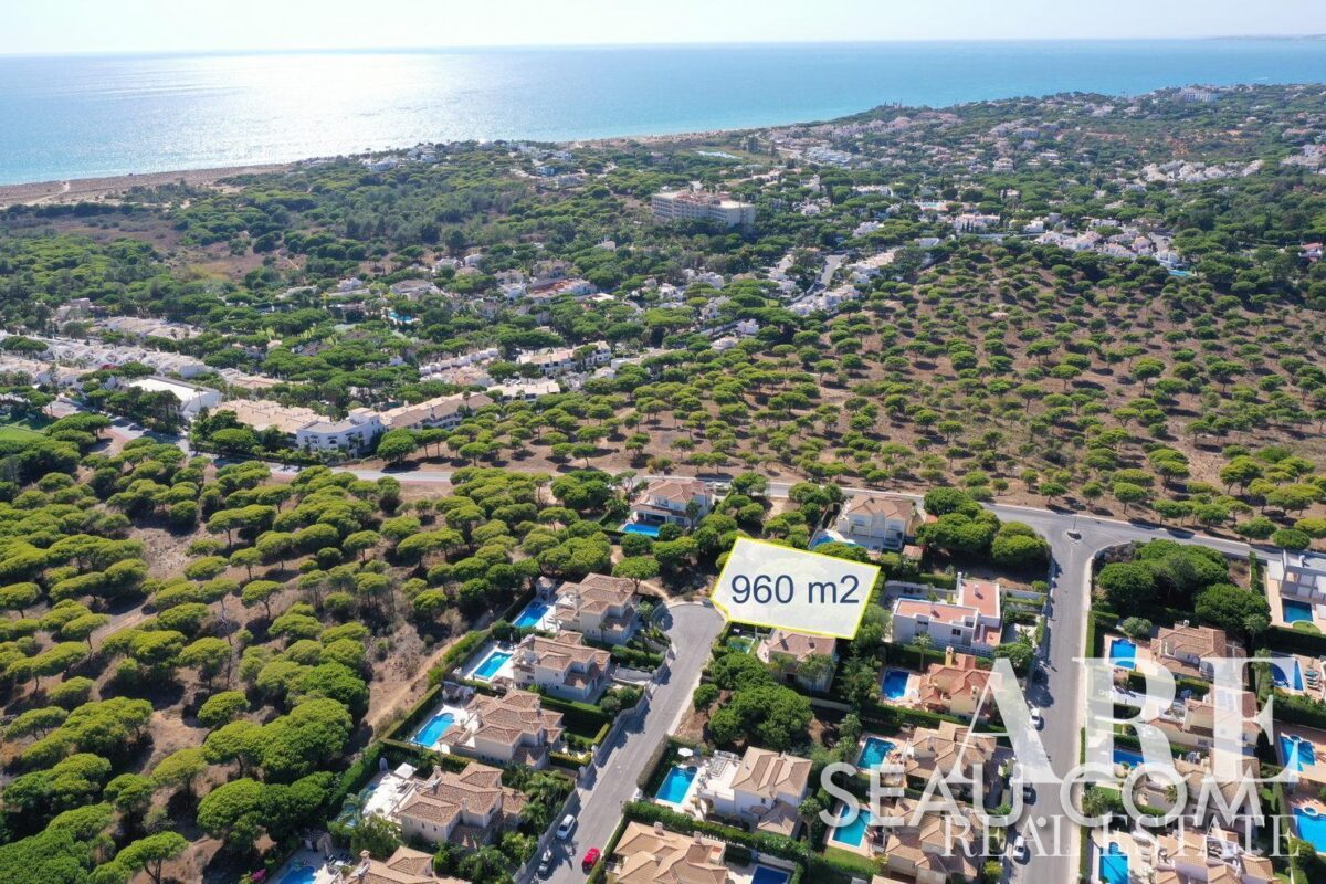 Parcela en venta en Golden Triangle, Loulé &bull; ARE02073