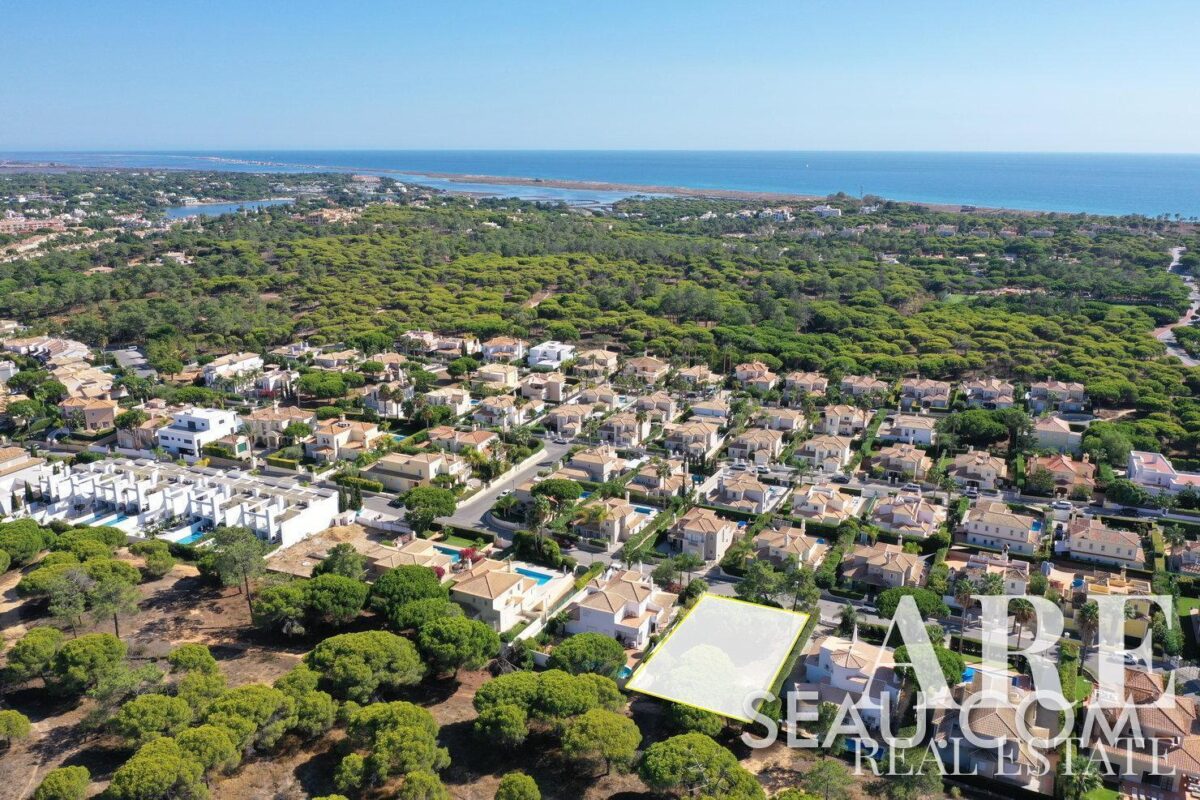 Parcela en venta en Golden Triangle, Loulé • ARE02071