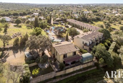 Villa 4 habitaciones en venta en Alcantarilha e Pêra, Silves, Algarve &bull; ARE93911