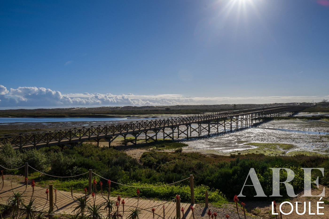 Puente a la playa de Quinta do Lago en Ria Formosa