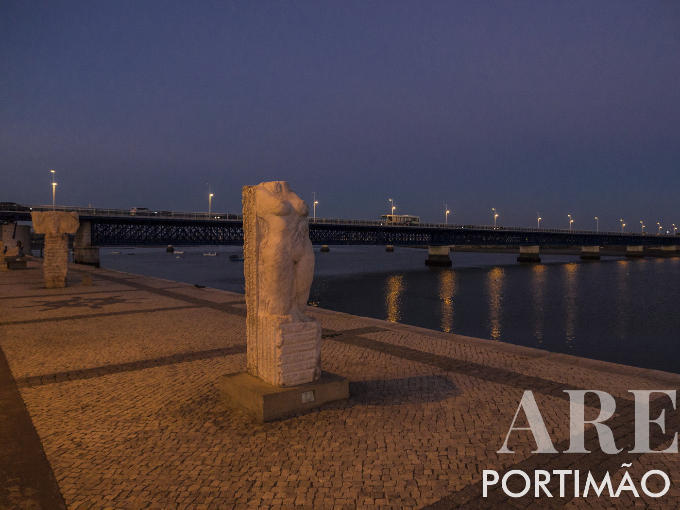 Monumento al arte de la mujer desnuda
