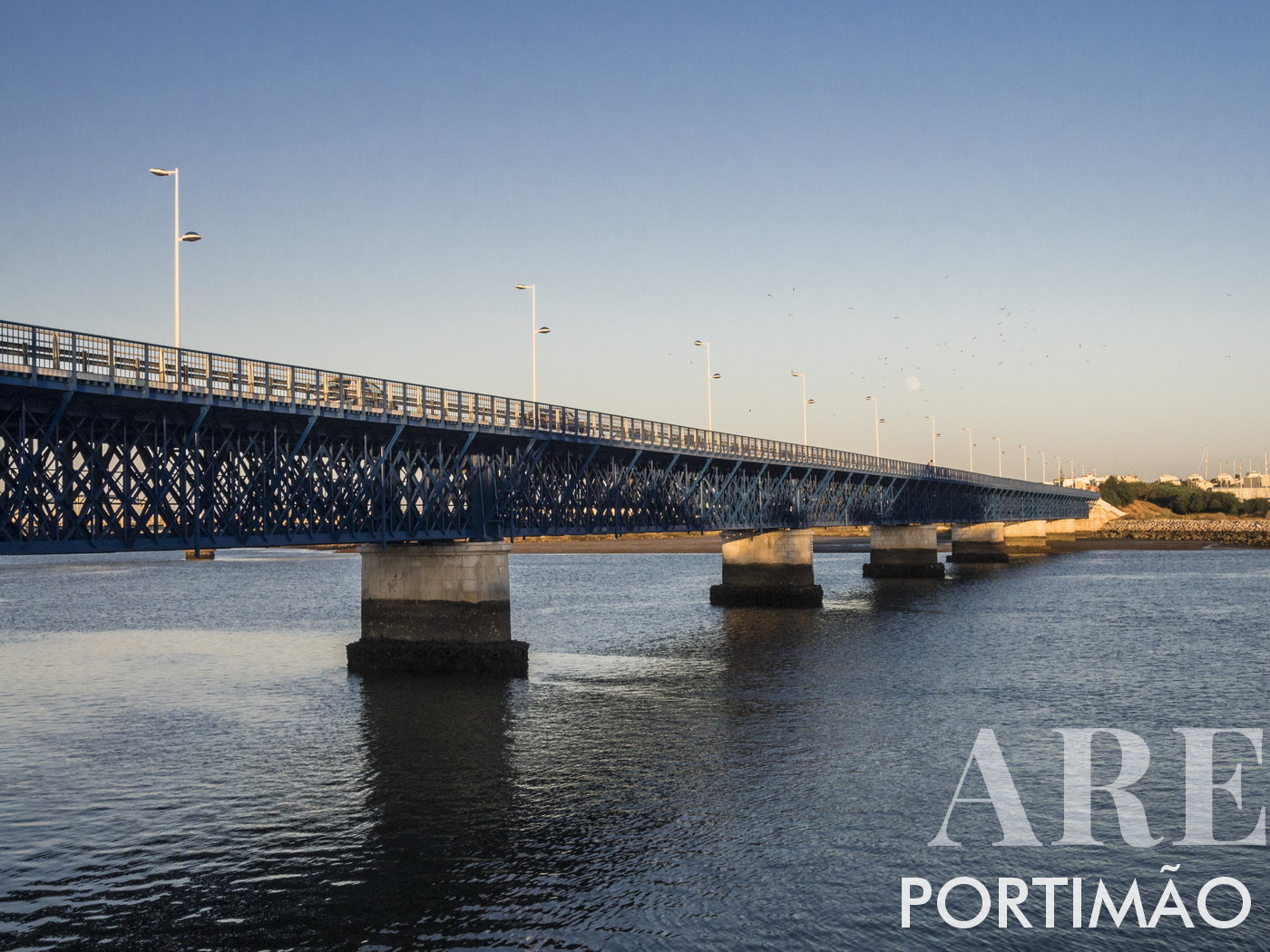 El histórico viejo puente de hierro