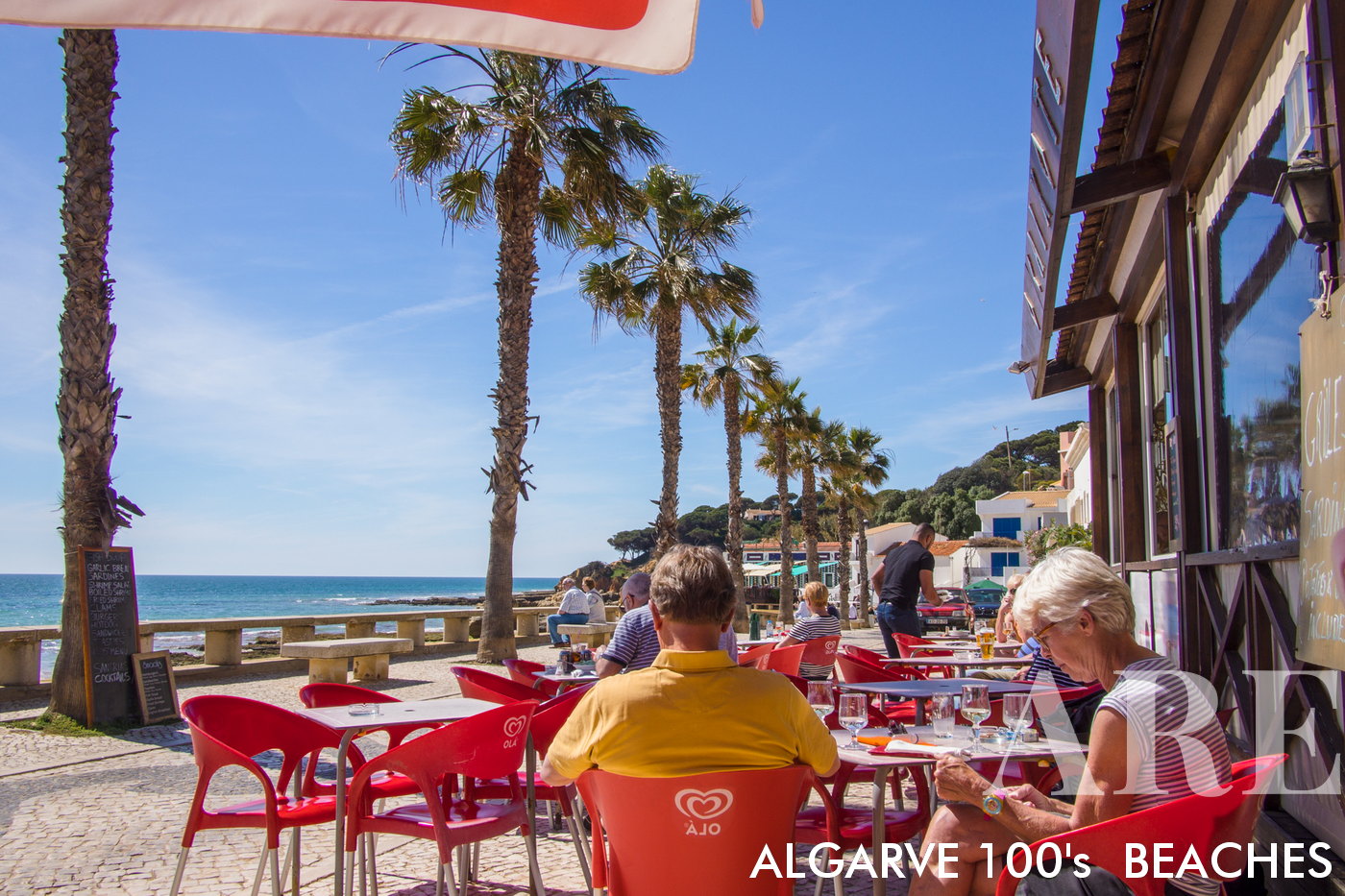 Explanadas de Olhos de Água con vista a la playa