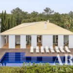 Villa 9 habitaciones en venta en Varandas do Lago, Loulé, Faro - gallery image