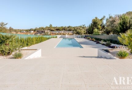 Villa 4 habitaciones en venta en Alvor, Portimão, Algarve • ARE92160