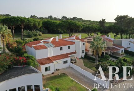 Maison jumelée 3 chambres à vendre à Vilamoura, Algarve &bull; ARE2202