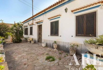 Villa 5 chambres à vendre à Alcantarilha e Pêra, Silves, Algarve &bull; ARE68047