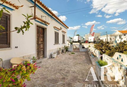 Villa 5 chambres à vendre à Alcantarilha e Pêra, Silves, Algarve &bull; ARE68047