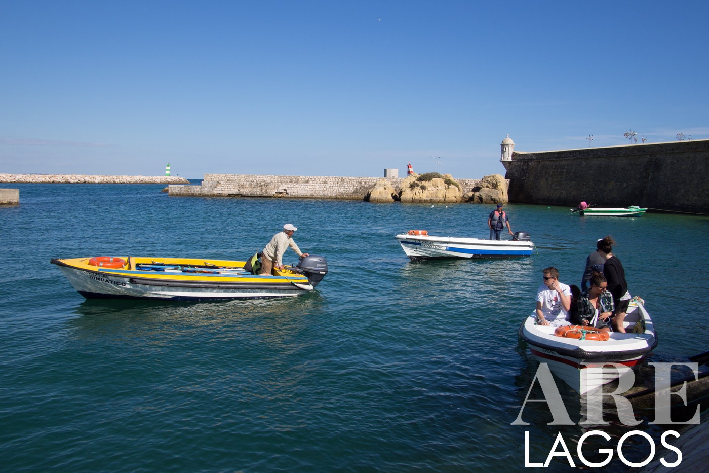 Excursions en bateau pour explorer les grottes de Lagos