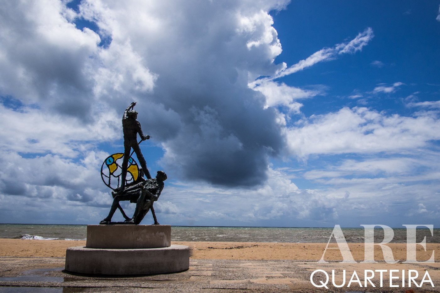 Monument aux pêcheurs, Quarteira - Résilience contre la tempête