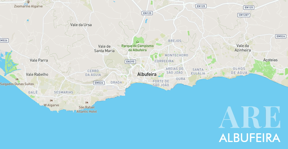 Albufeira est une ville située dans la région centre-ouest de l'Algarve, au Portugal. Connu pour ses plages, ses falaises et sa vie nocturne. Situé à environ 30 kilomètres de l'aéroport de Faro, avec une vue imprenable sur l'océan et un agréable climat méditerranéen.