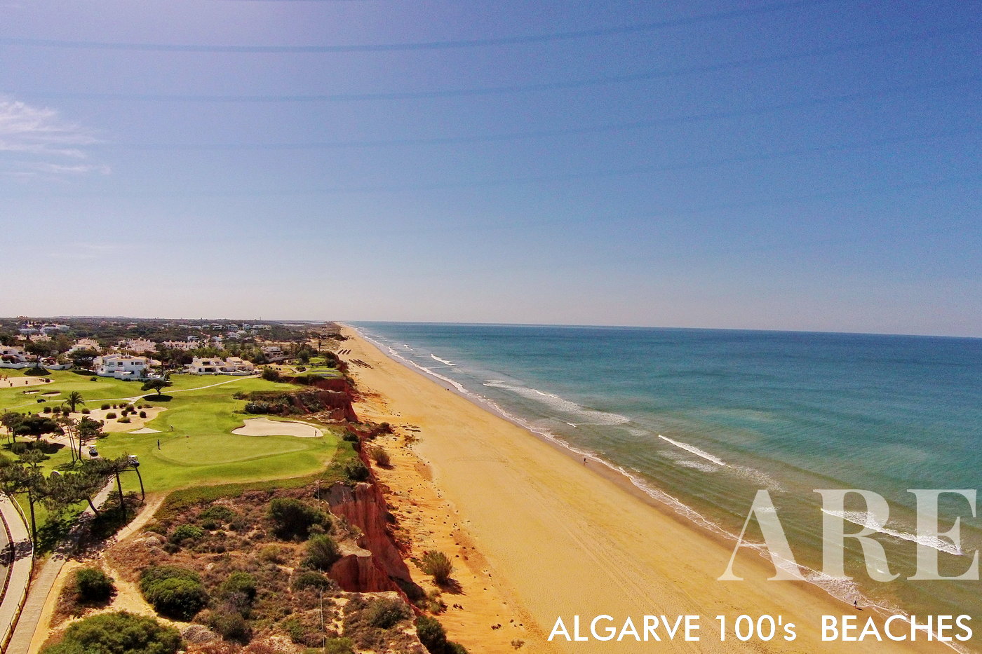 Vue sur la plage de Vale do Lobo à Faro