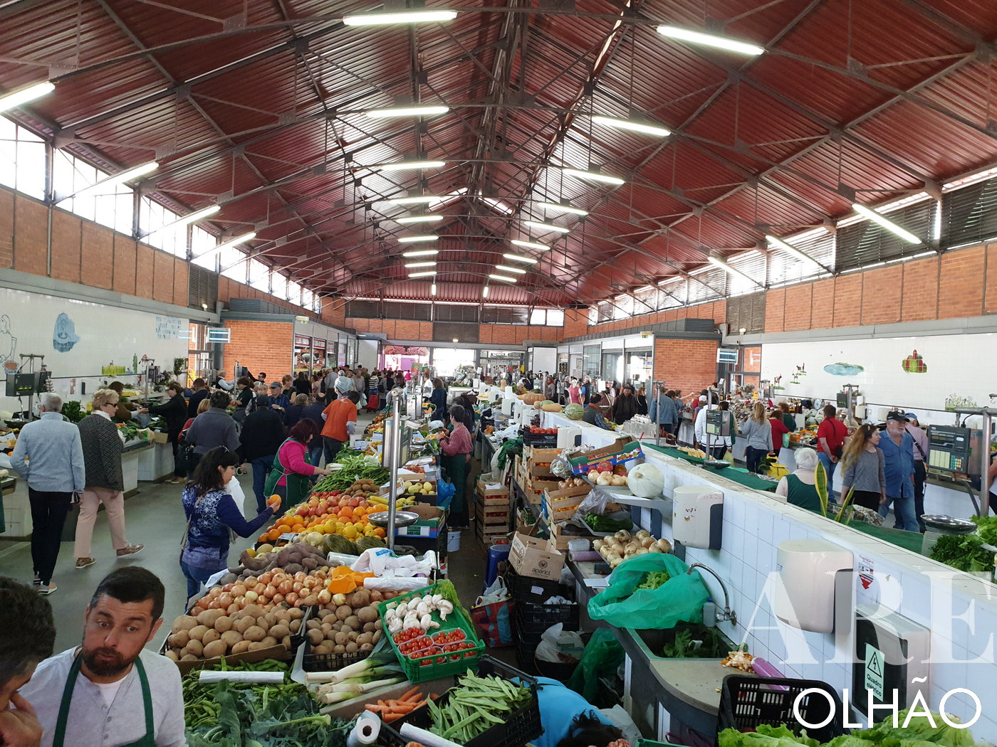 À l'intérieur du marché aux fruits d'Olhão