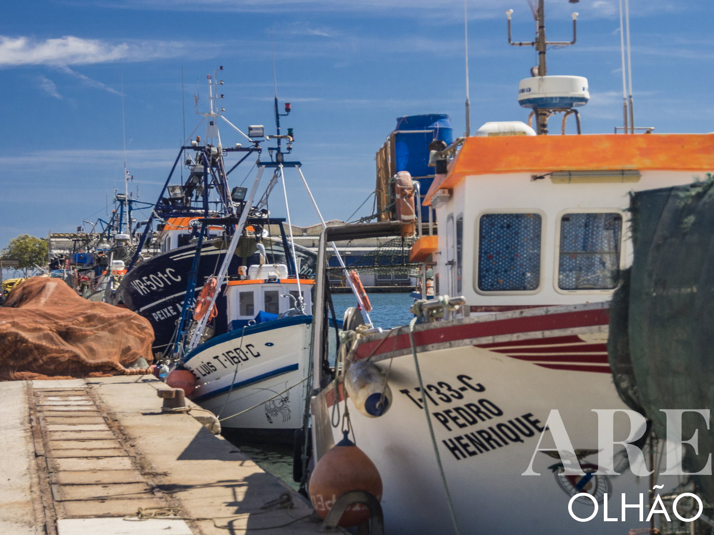 Bateaux de pêche alignés au quai d'Olhão