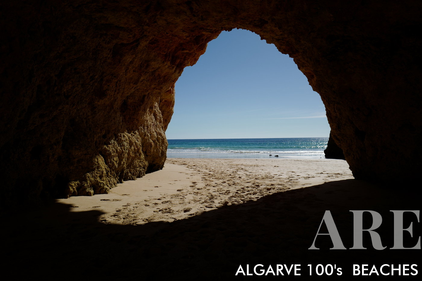 Grottes calcaires de la plage de Prainha, Alvor à Portimão, Portugal