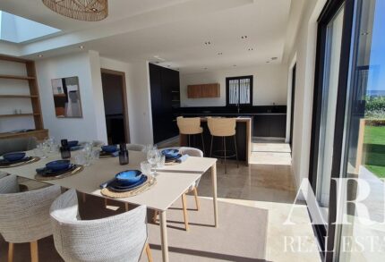 Villa 5 chambres à vendre à Quinta de Faro, Faro