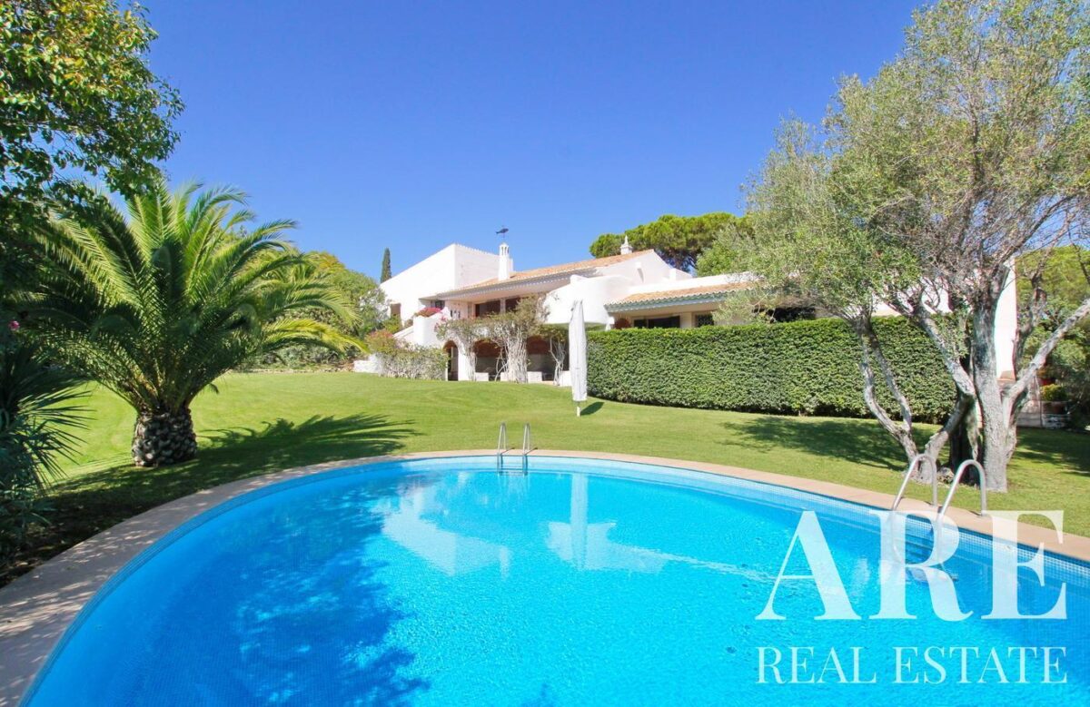 Villa 6 chambres à vendre à Albufeira • ARE02198