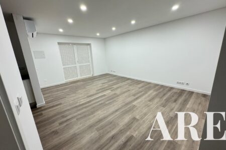 Townhouse for sale in Vilamoura City center, Vilamoura
