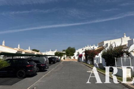 Townhouse for sale in Vilamoura City center, Vilamoura