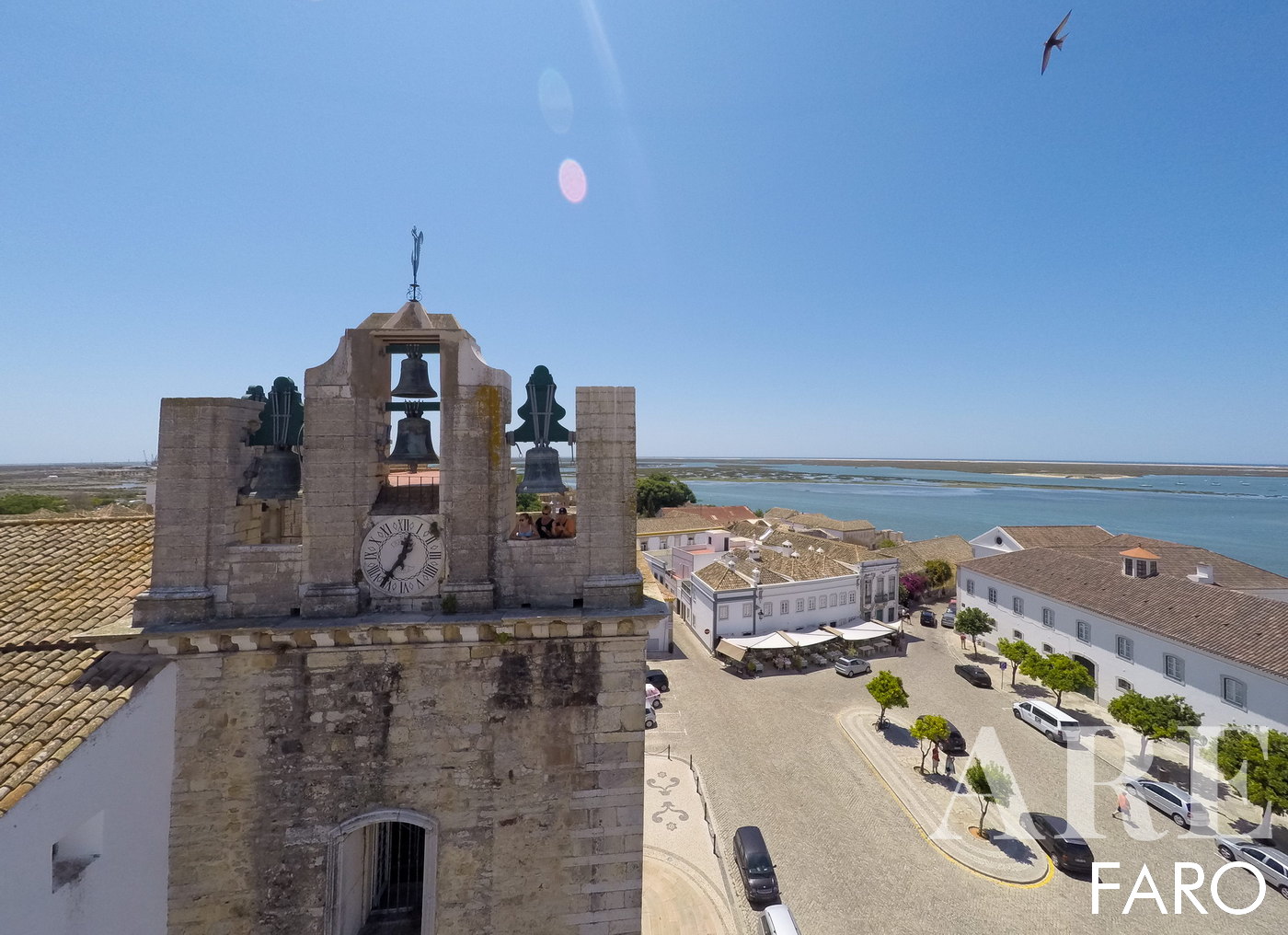 Iglesia de Santa María, Catedral de Faro, situada en el casco antiguo de Faro, uno de los puntos de visita obligada. Desde lo alto de la Catedral, podemos observar fantásticas vistas panorámicas sobre la ciudad;