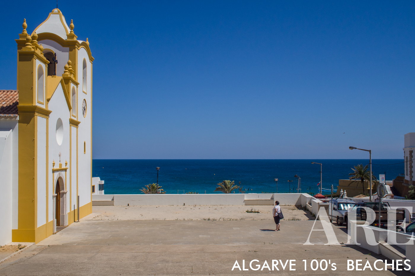 A Praia da Luz situa-se a 7 quilómetros de Lagos. A Praia da Luz é uma vila piscatória tradicional. A Praia da Luz também é conhecida como Vila da Luz. Nos últimos anos, a Vila da Luz tem tido um grande crescimento turístico