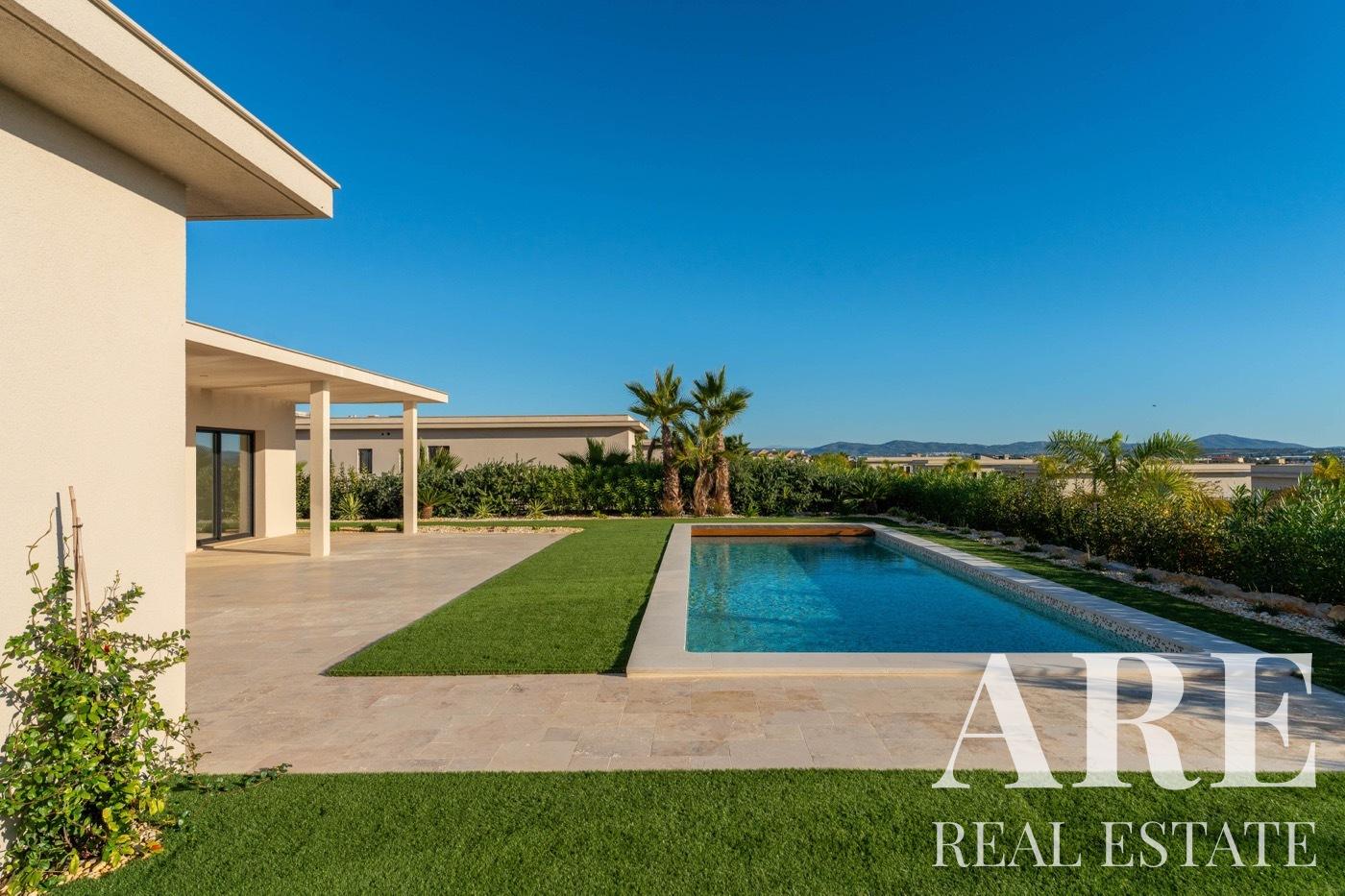 Villa for sale in Quinta de Faro, Montenegro, Faro