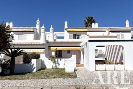 Townhouse for sale in Vilamoura City center, Vilamoura