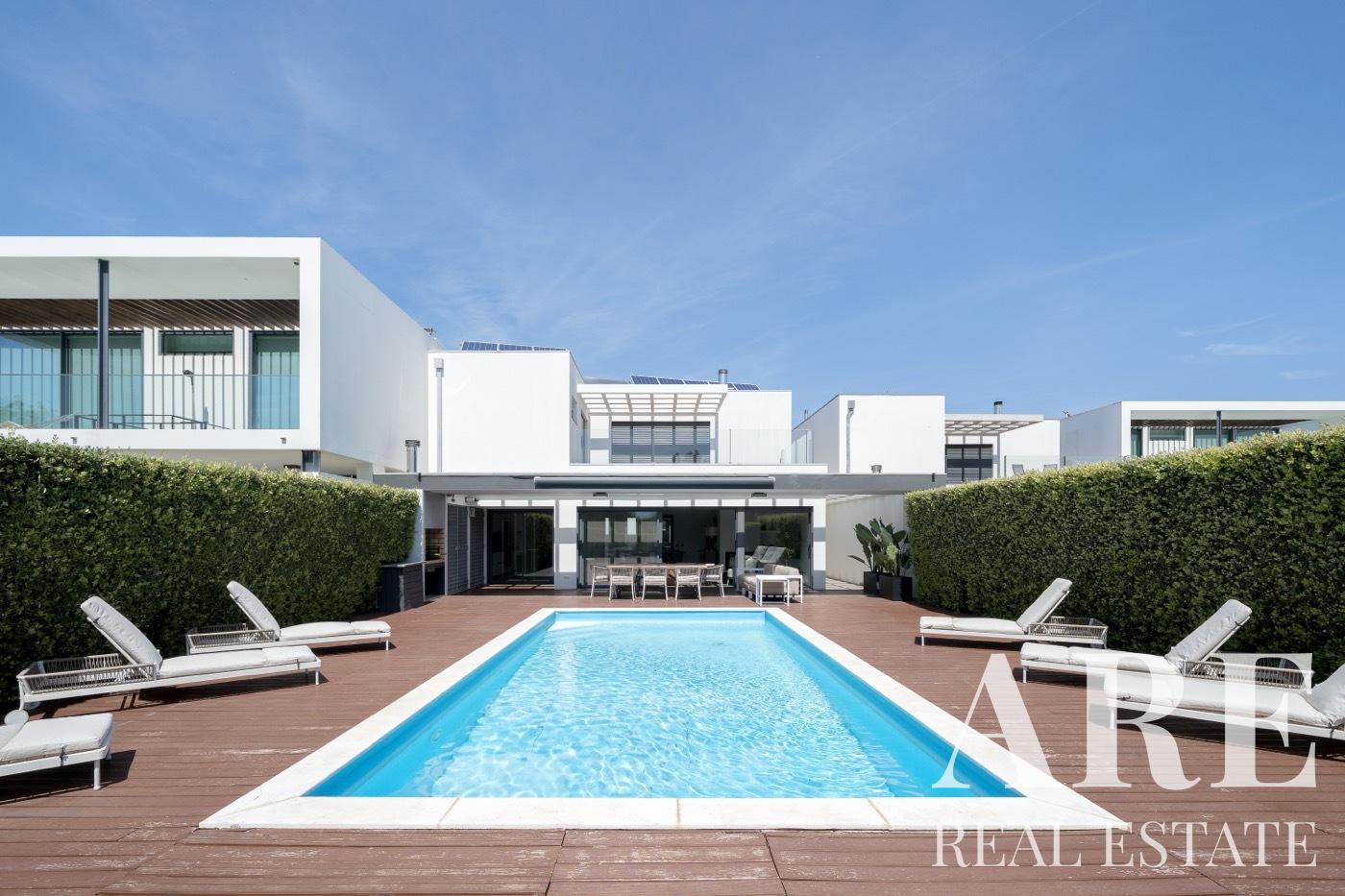 Villa for sale in Vilamoura Ténis, Vilamoura