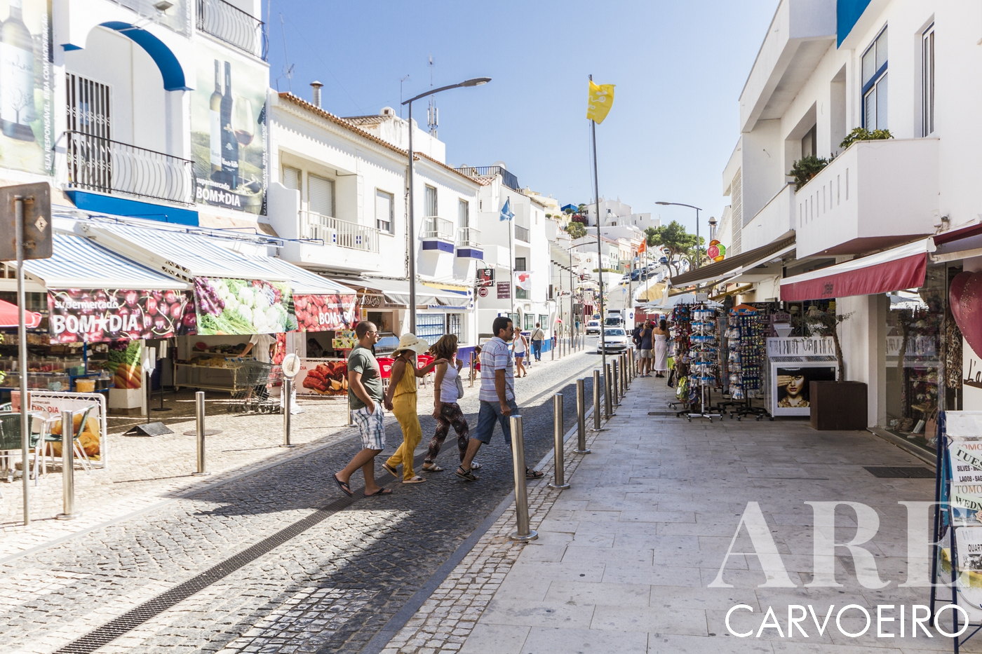 Explorando o coração da vila de Carvoeiro
