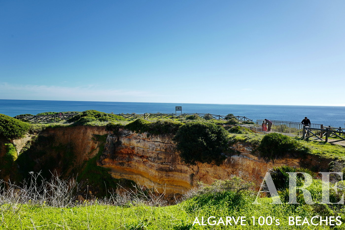 Praia da Secreta, situada entre Alvor e Portimão, várias pequenas praias de difícil acesso, com um fantástico percurso pedestre ao longo da falésia...