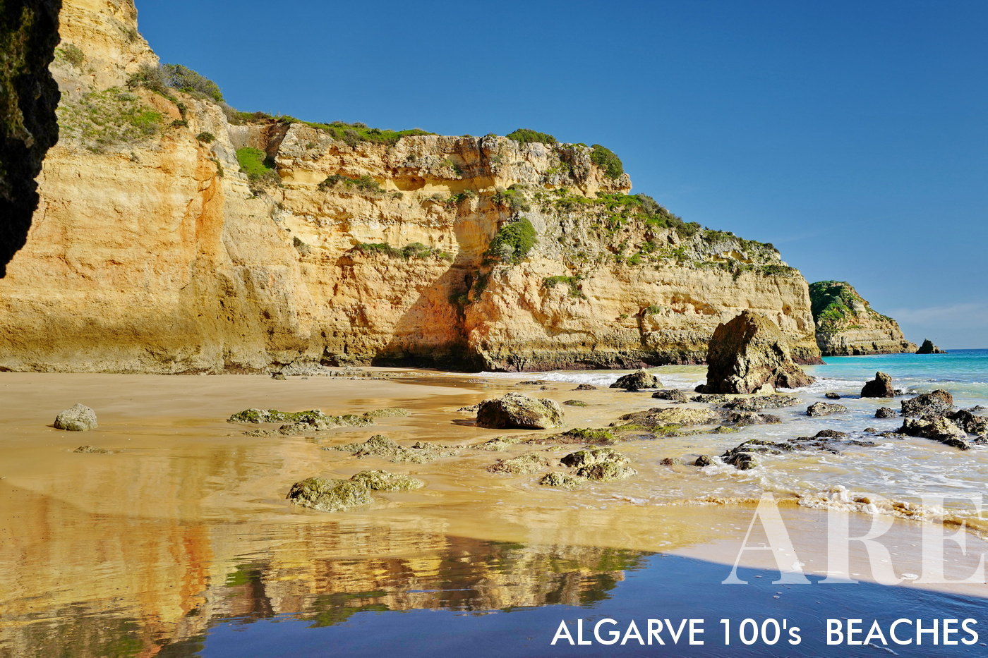 Praia da Secreta, situada entre Alvor e Portimão, várias pequenas praias de difícil acesso, com um fantástico percurso pedestre ao longo da falésia...