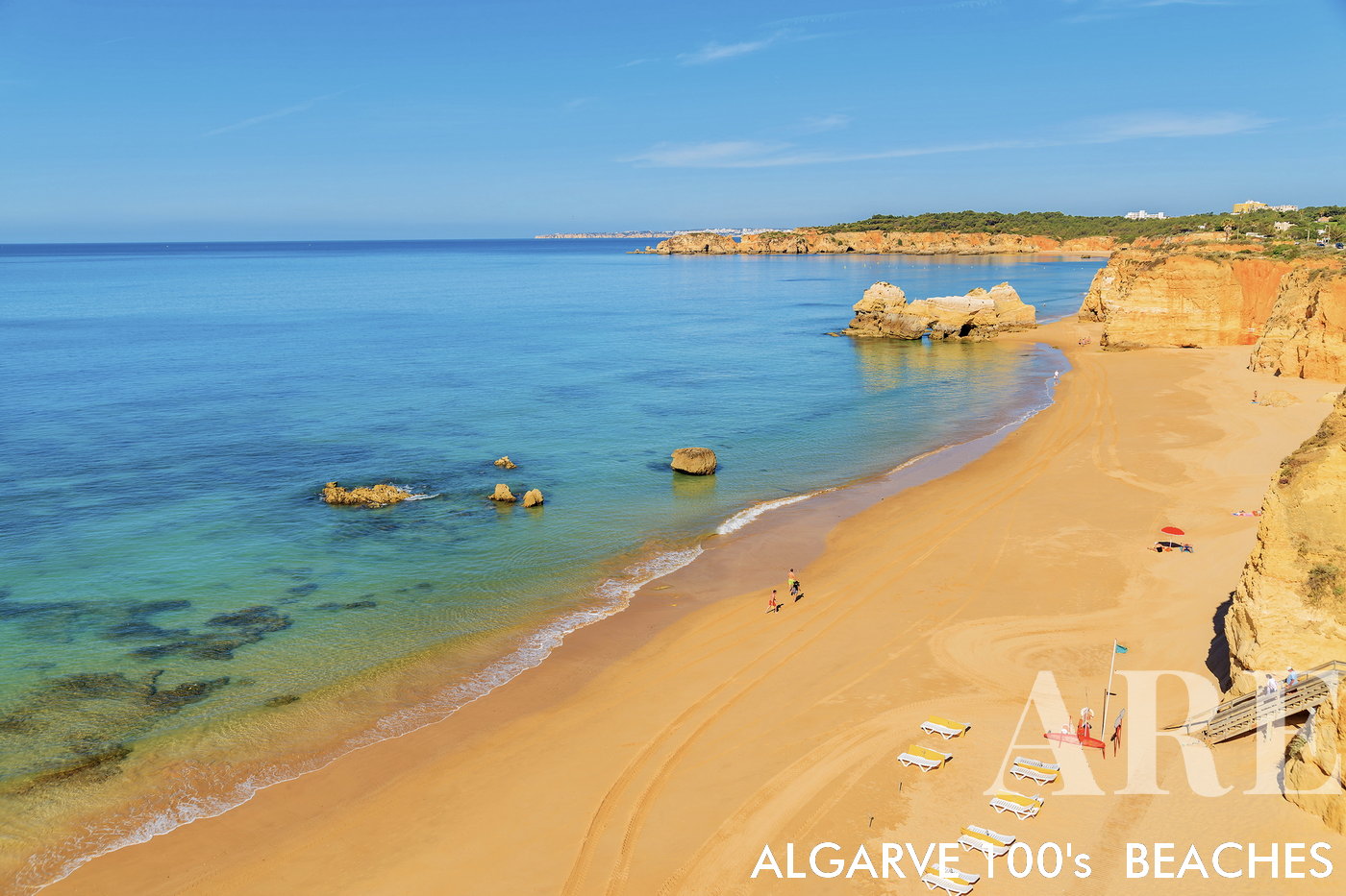 A Praia do Amado, situada na encantadora cidade de Portimão, na costa sul de Portugal, é um oásis tranquilo distinto da conhecida Praia do Amado Surf, mais a oeste. Este local encantador está situado em uma parte mais tranquila da cidade, proporcionando uma fuga serena da agitação.