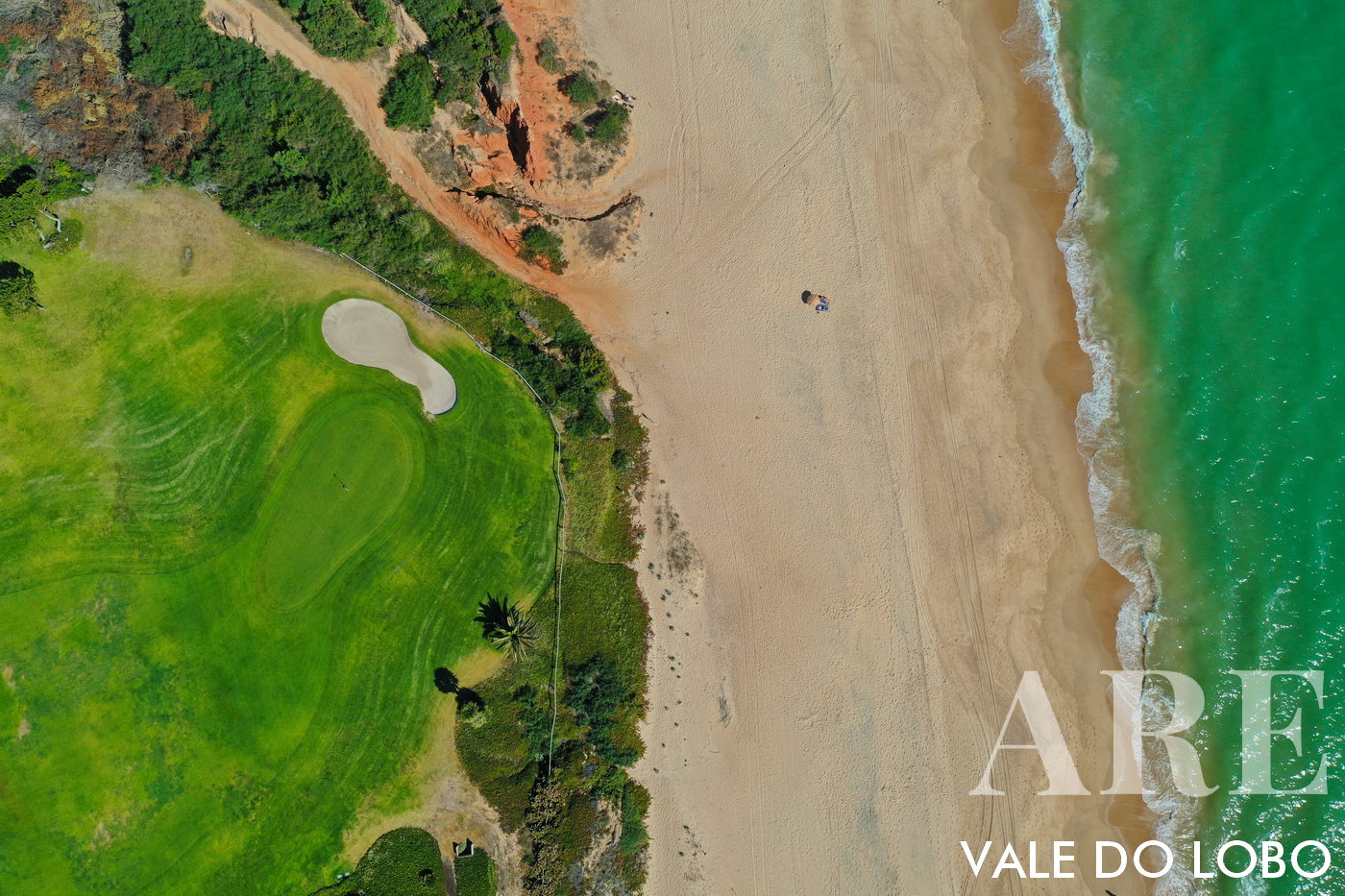 Foto Aérea da Proximidade do Campo de Golfe de Vale do Lobo com o Oceano