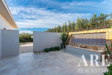 Moradia 4 quartos à venda em Quinta de Faro, Faro