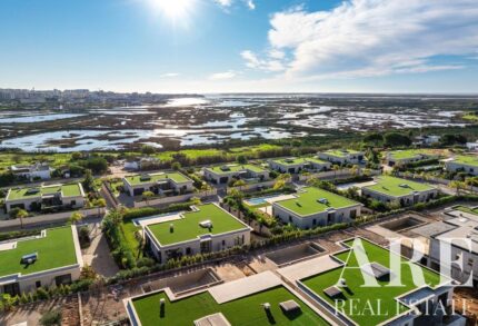 Moradia 4 quartos à venda em Quinta de Faro, Faro