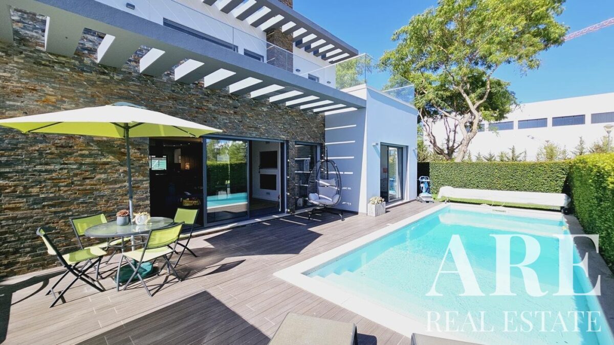 Moradia 3 quartos à venda em Quarteira, Loulé &bull; ARE02510