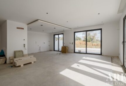 Villa 3-bedroom for sale in Mexilhoeira Grande, Portimão, Faro