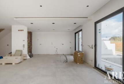 Villa 3-bedroom for sale in Mexilhoeira Grande, Portimão, Faro