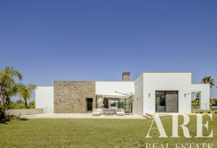 Villa 8-bedroom for sale in Porches, Lagoa, Faro