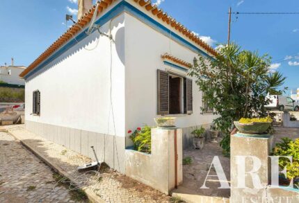 Villa 5-bedroom for sale in Alcantarilha e Pêra, Silves, Faro