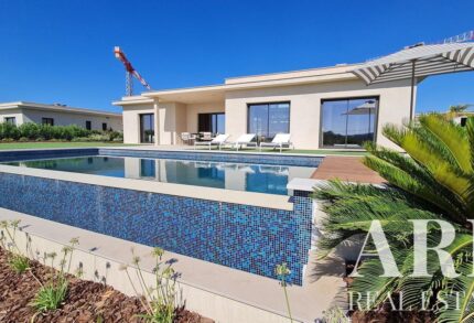 Villa 5-bedroom for sale in Quinta de Faro, Montenegro, Faro