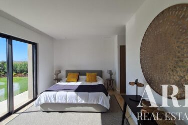 Villa 5-bedroom for sale in Quinta de Faro, Montenegro, Faro