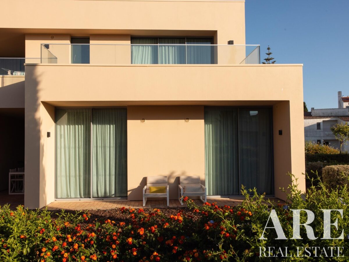 Apartment 2-bedroom for sale in White Shell Beach Villas, Porches, Algarve • ARE71363