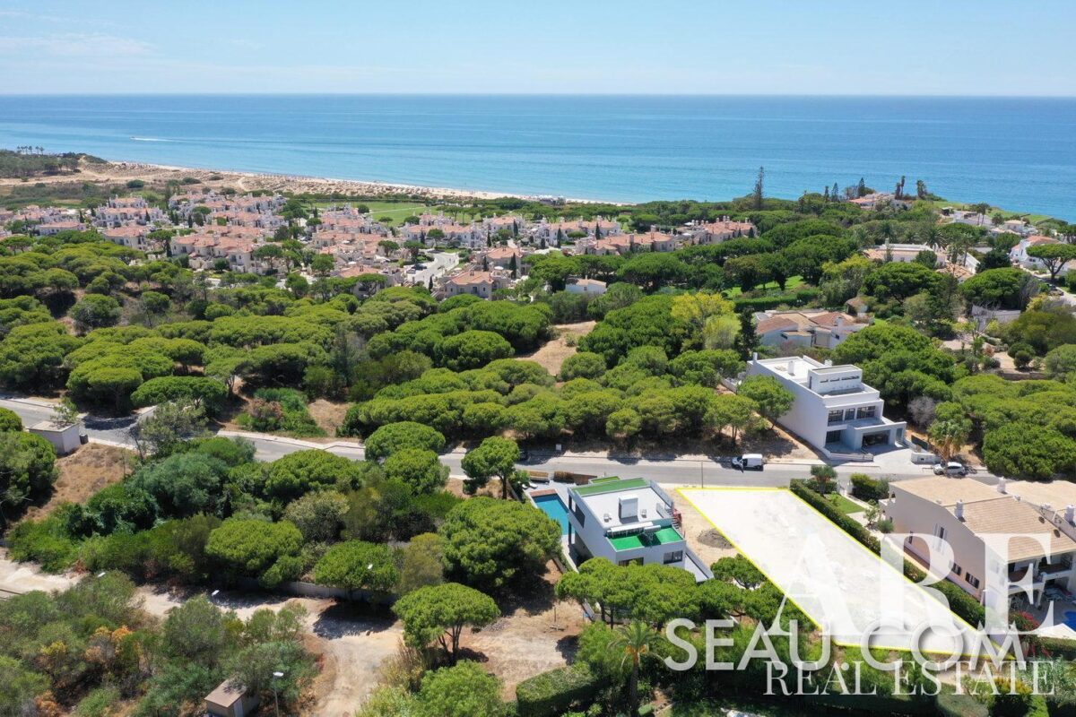 Plot for sale in Vale do Lobo, Golden Triangle, Algarve &bull; ARE02070