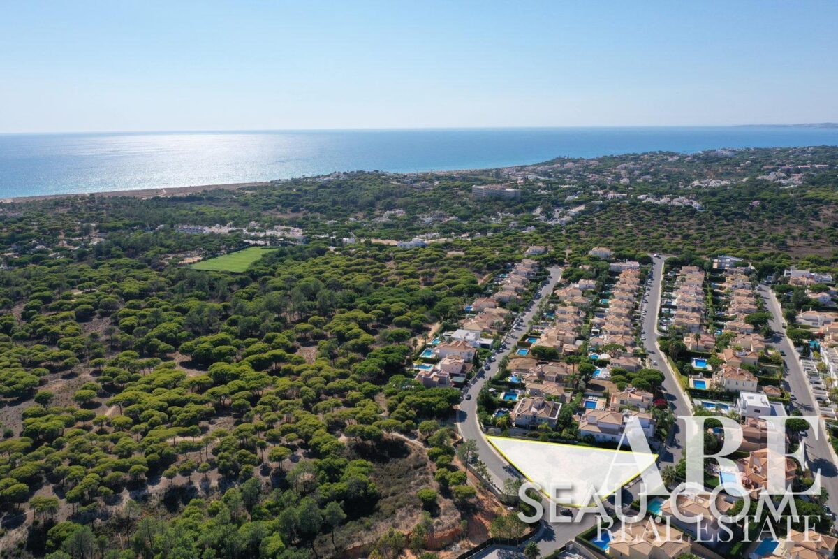 Plot for sale in Varandas do Lago, Golden Triangle, Algarve &bull; ARE02074