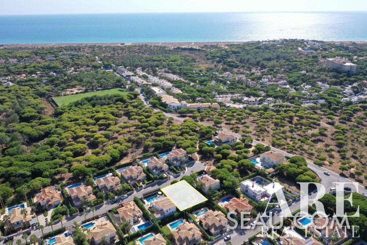 Plot for sale in Varandas do Lago, Golden Triangle, Algarve • ARE02075