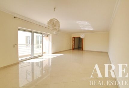 Apartment 3-bedroom for sale in Moura Praia, Vilamoura City center, Vilamoura, Loulé