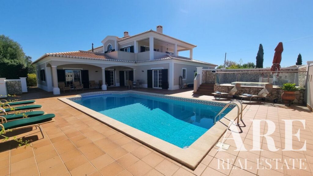 Villa 3-bedroom for sale in Carvoeiro, Lagoa